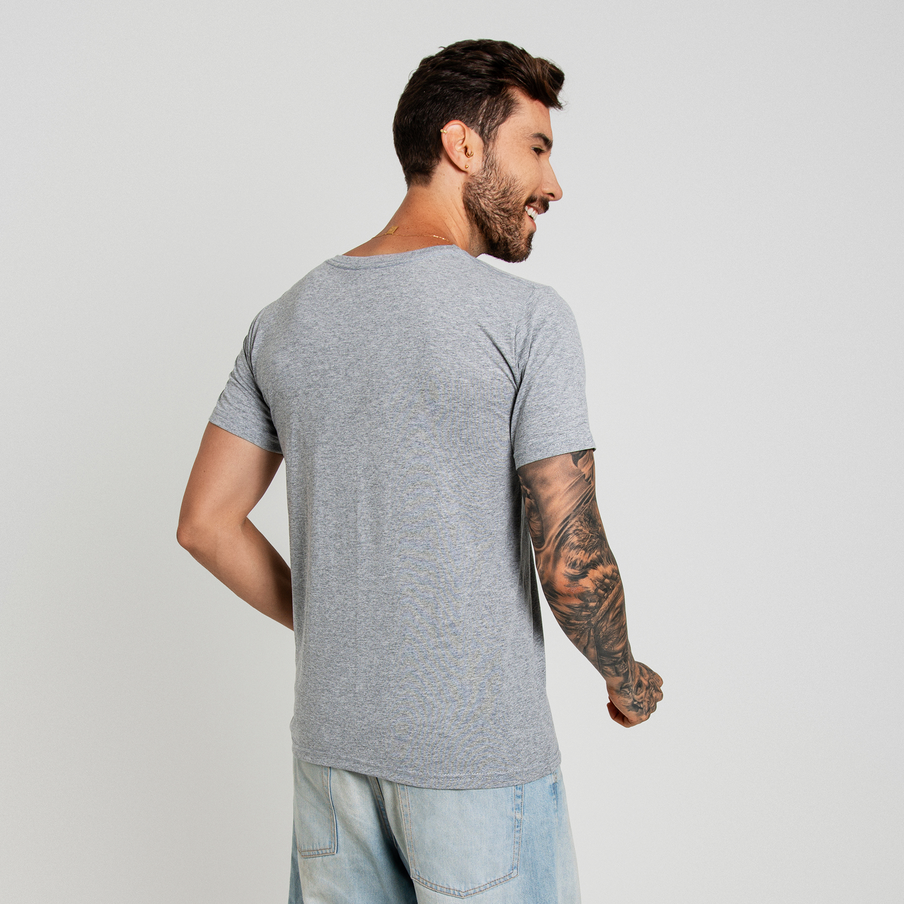 Compre 1 e Leve 2 - Camisa lisa Costarini  100% algodão