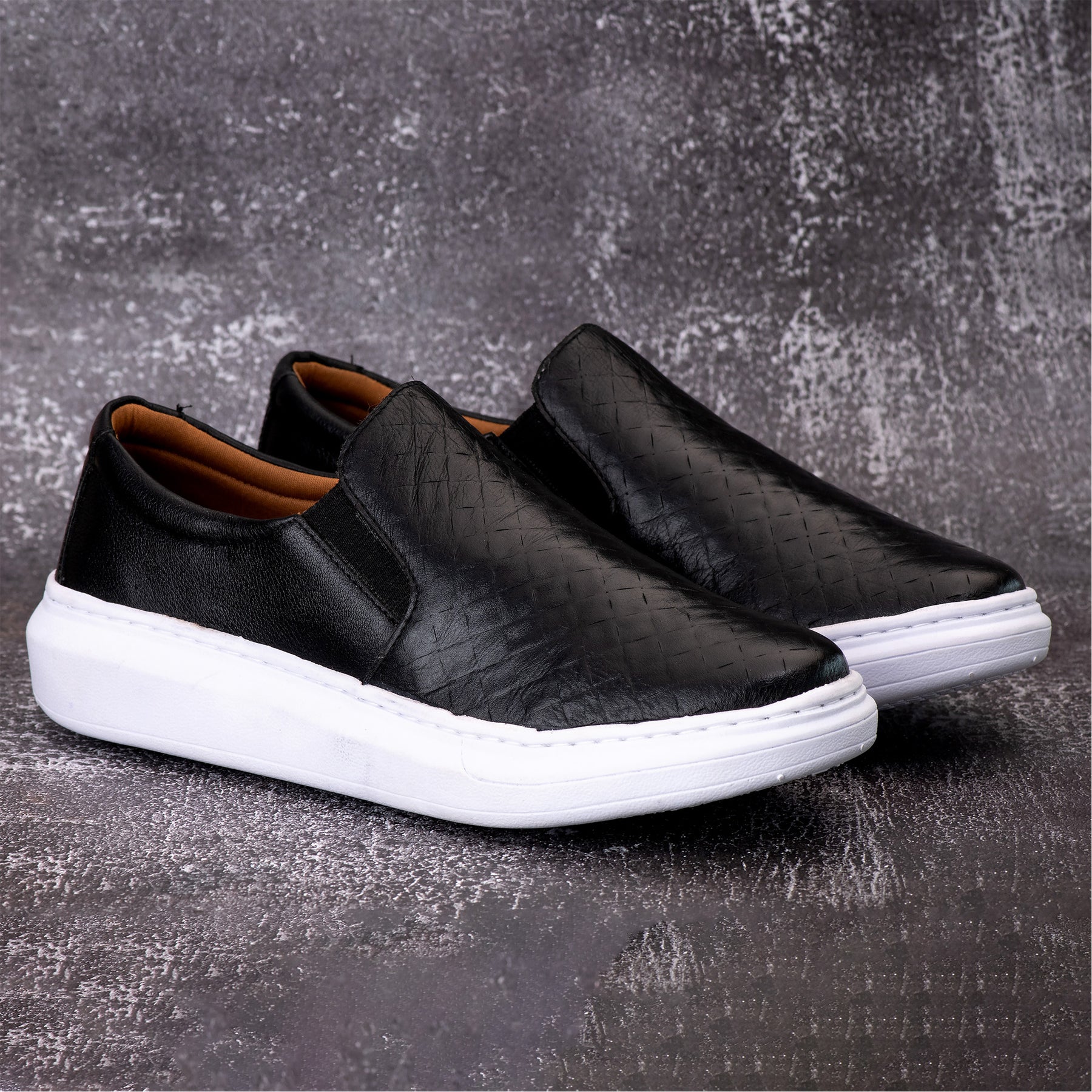 Compre 1 e Leve 2 - Slip On Masculino em Couro + Brinde [Carteira e cinto]🔥